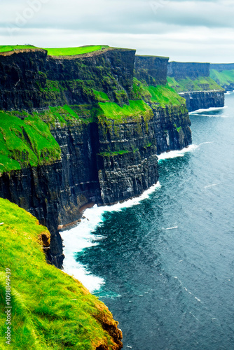 Wallpaper Mural Serenity in Nature: Stunning Scenic Views Torontodigital.ca