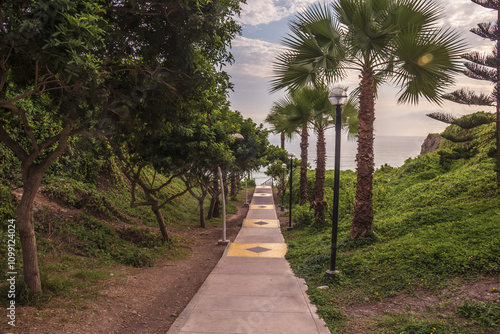 Bajada al Parque Pluma - Miraflores, Lima, Perú photo