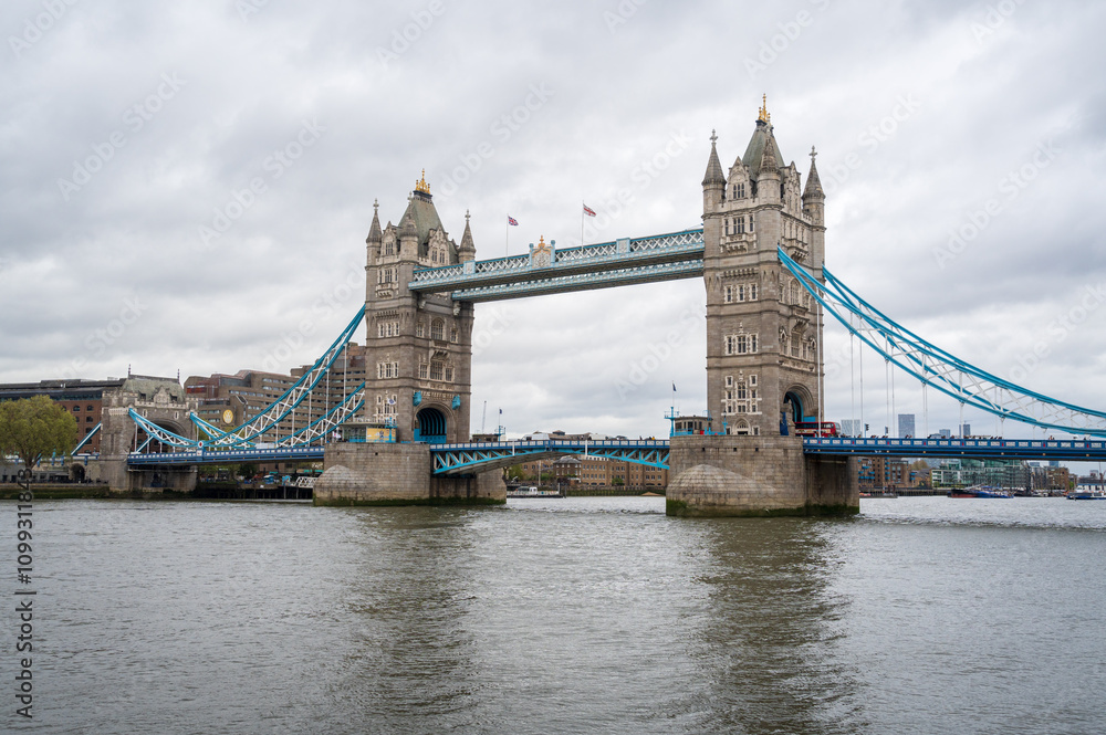 Obraz premium Tower Bridge, Bascule bridge in the United Kingdom, London
