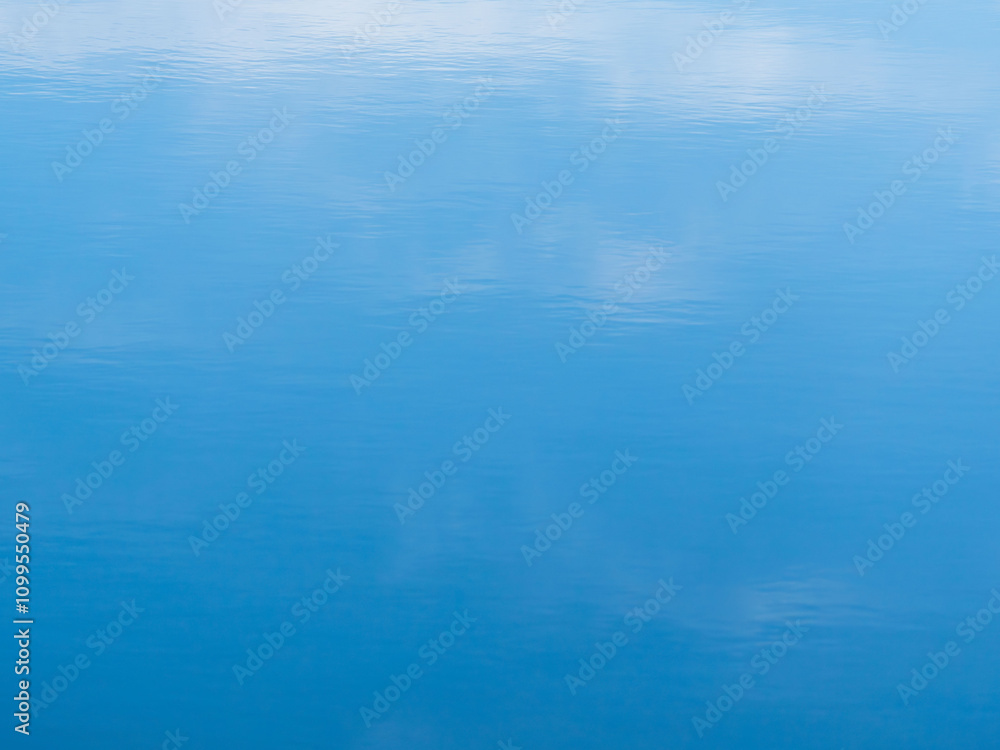 Obraz premium 池に映る青い空02