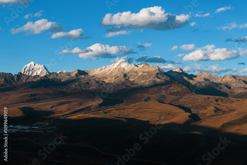 Photos Scenery of Yala Snow Mountain in Kangding, Garze Tibetan Autonomous Prefecture,