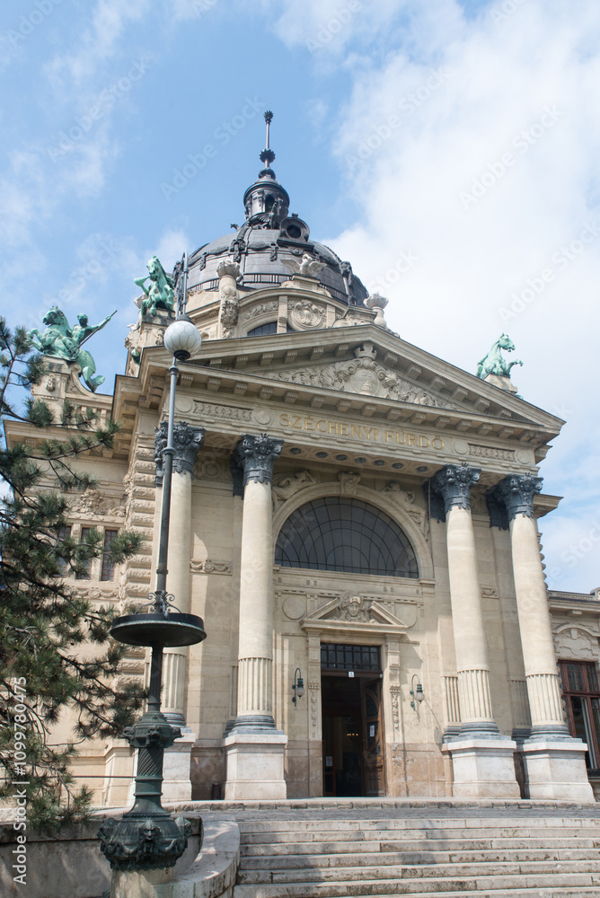 Obraz premium Entrance of the Szechenyi Spa in Budapest, Hungary