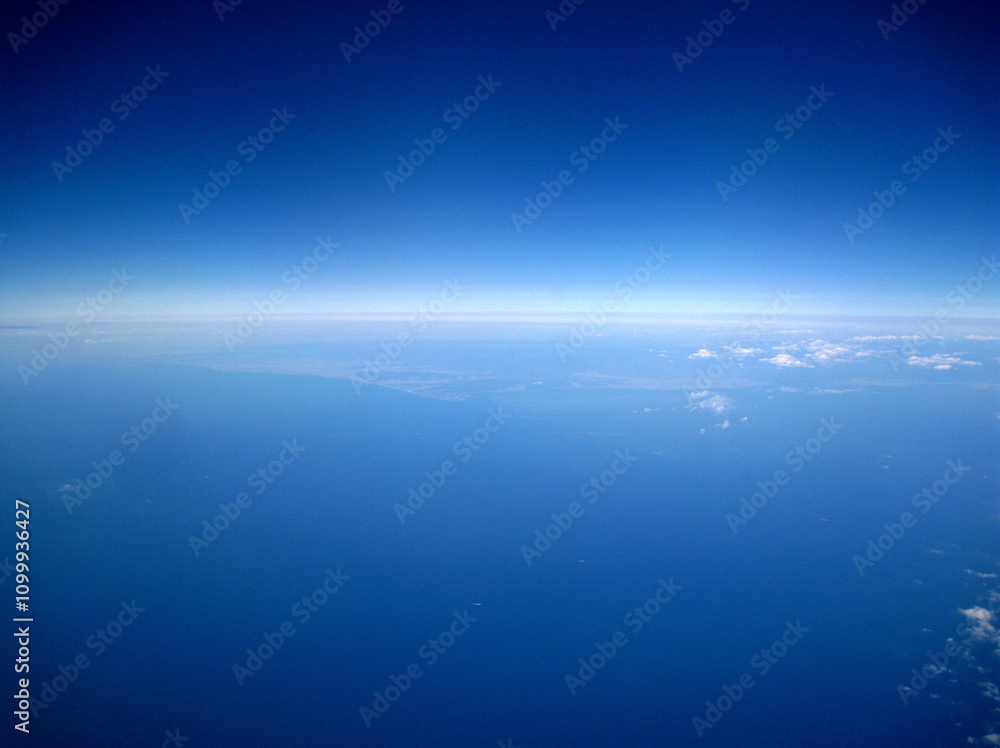 Obraz premium 機窓の風景 静岡県 御前崎沖 (那覇-羽田)