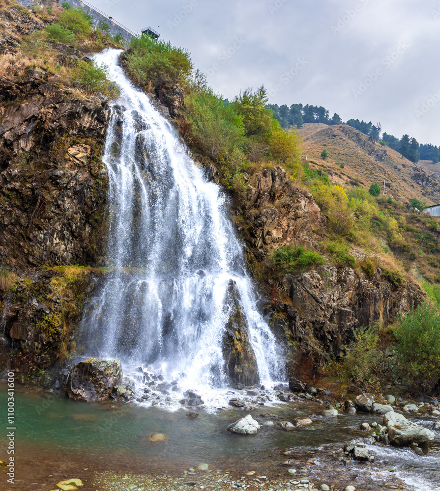 Fototapeta premium Drung Waterfall is located enroute to Gulmarg in Tangmarg, Baramulla district, Jammu and Kashmir. Drung Waterfall transforms into a captivating sight when it freezes during winter.