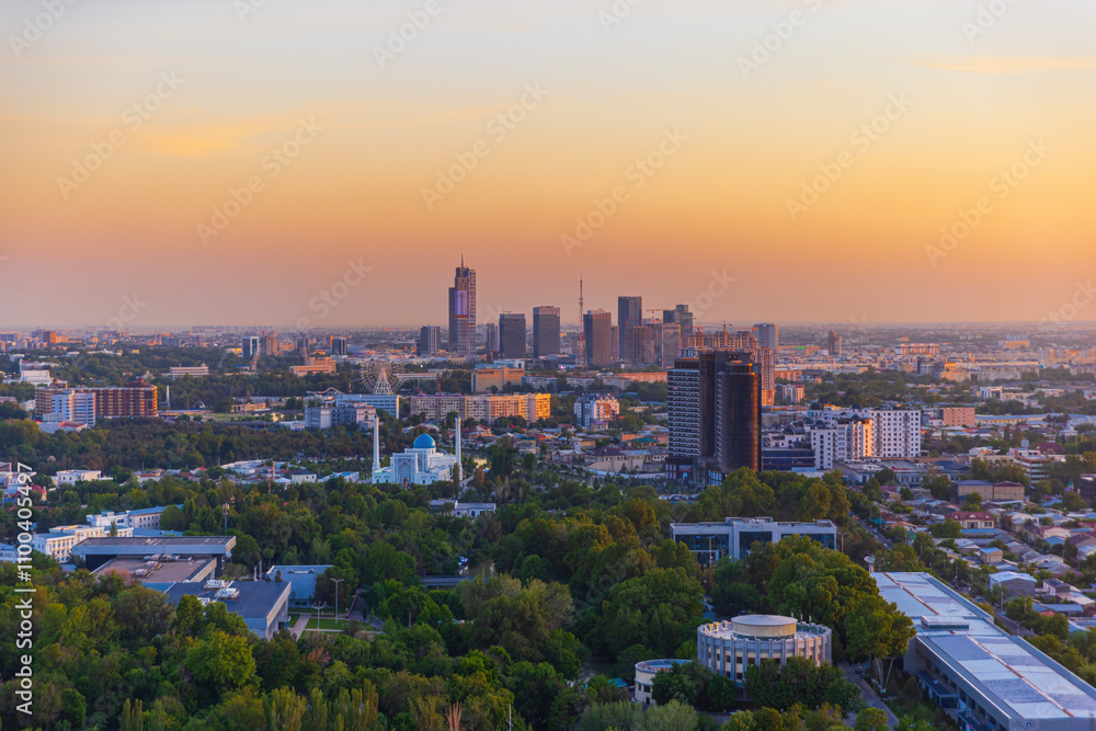 Fototapeta premium Taskent downtown befor sunset, Uzbekistan