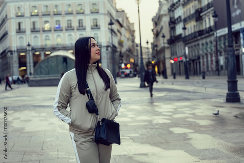 Mujer latina feliz por las calles de Madrid photo