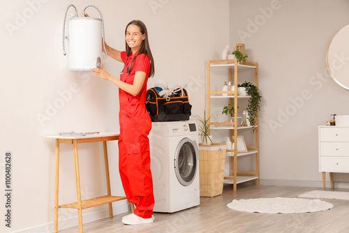 Female plumber repairing bo...