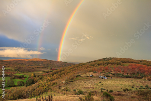 Arco-iris duplo na montanha