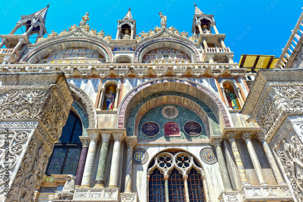 Obraz premium Die Aussenfassade des Markusdoms, Venedig