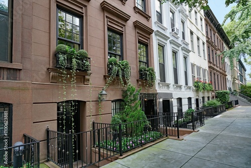Canvas Print New York City, row of traditional brownstone townhouses