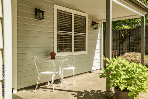 Friont porch with white chairs