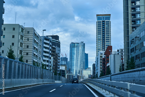 高速道路から見た街_02