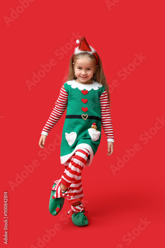 Cute little girl in Christm...