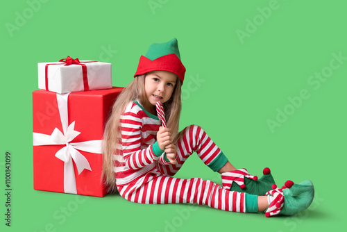 Cute little girl in elf cos...