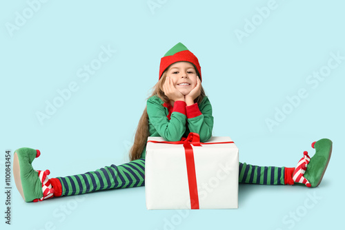 Cute little girl in elf cos...