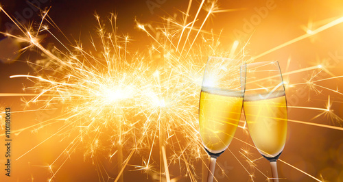 Silvester  mit Sekt und Feuerwerk