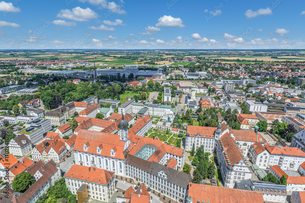 Die Kreisstadt Dillingen im schwäbischen Donautal an einem sonnigen Sommertag im Luftbild Die Kreisstadt Dillingen im schwäbischen Donautal an einem sonnigen Sommertag im Luftbild