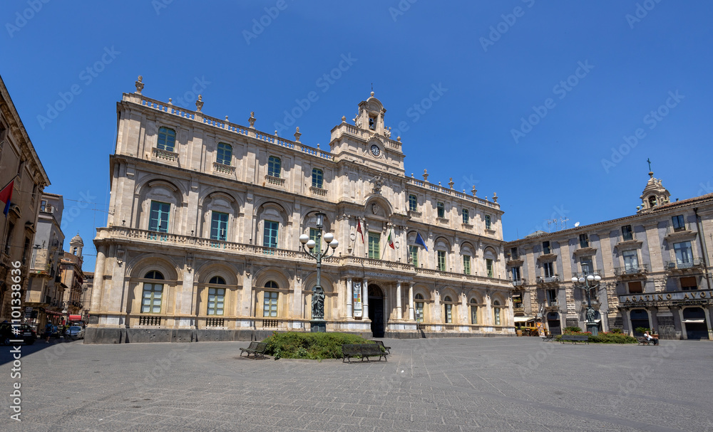 Obraz premium CATANIA, ITALY, JUNE 19, 2023 - View of Catania University building in Catania, Sicily, Italy
