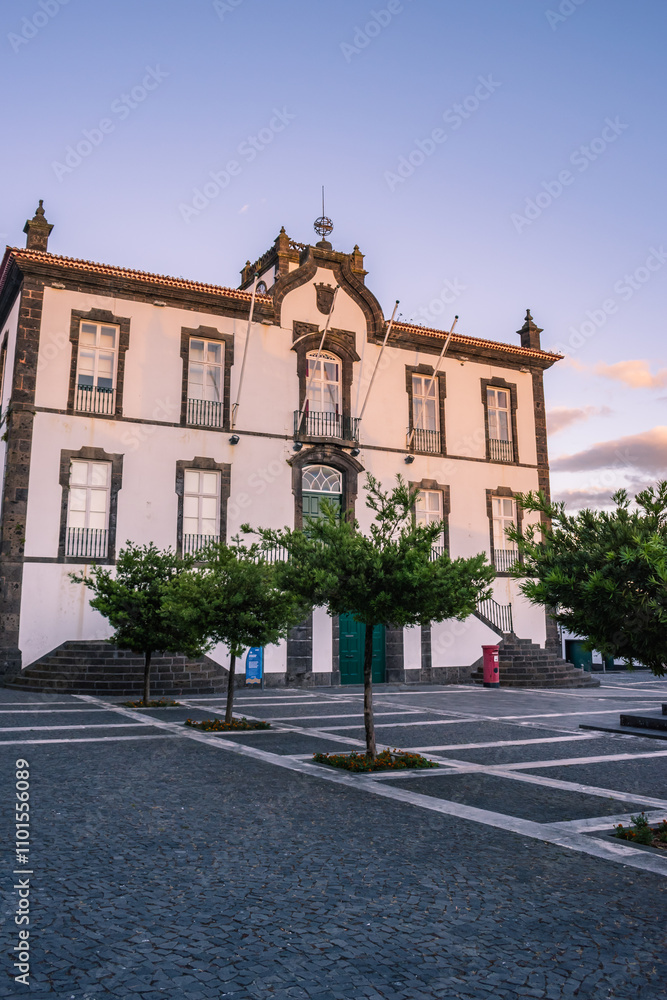 Fototapeta premium Cobbled yard with trees and facade of town hall of Vila Franca do Campo, São Miguel - Azores PORTUGAL
