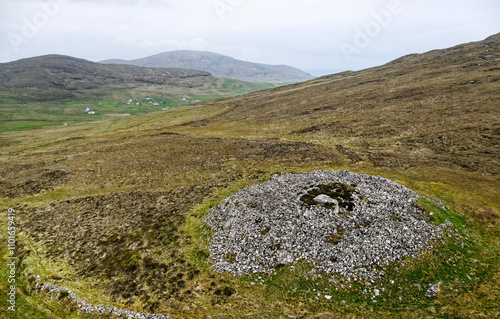 Obraz na płótnie Dun Bharpa prehistoric Neolithic chambered cairn with peristalith stone ring at Borve, Barra, Outer Hebrides. Looking SW to Borve w salonie