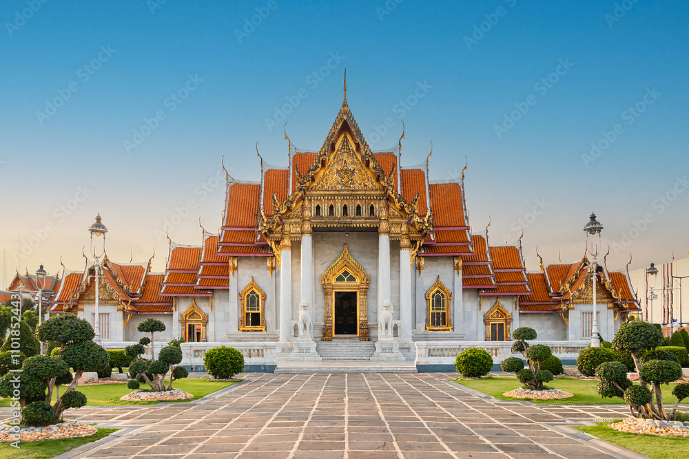 Fototapeta premium Wat Benchamabophit Dusitvanaram or White Marble Temple is Famous in Bangkok Thailand.