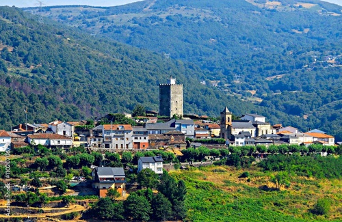 Corazón Medieval de Viana do Bolo: Historia Entre Montañas Gallegas.   Medieval Heart of Viana do Bolo: History Among Galician Mountains photo