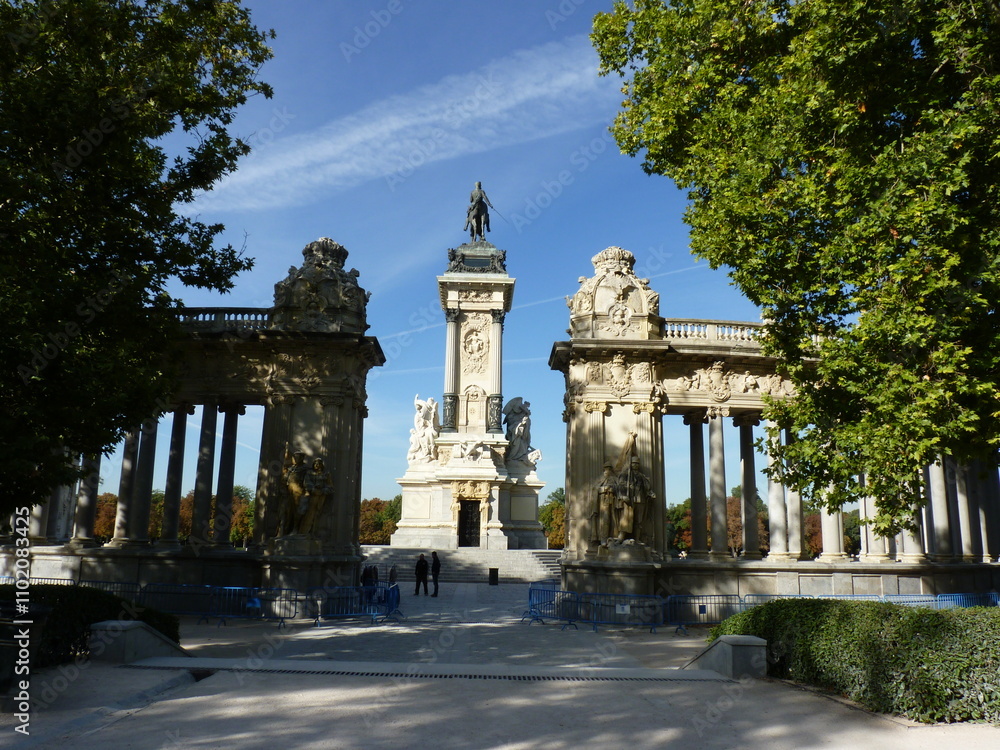 Obraz premium Madrid architecture statue