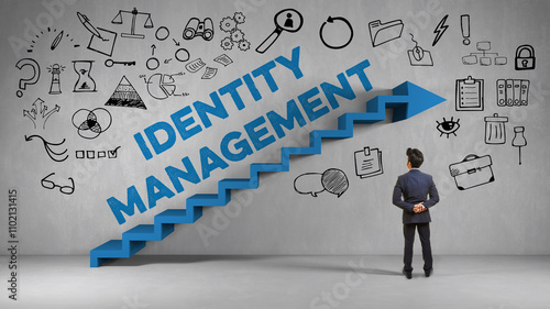 Manager betrachtet Treppe mit Schriftzug Identity Management als Konzept photo