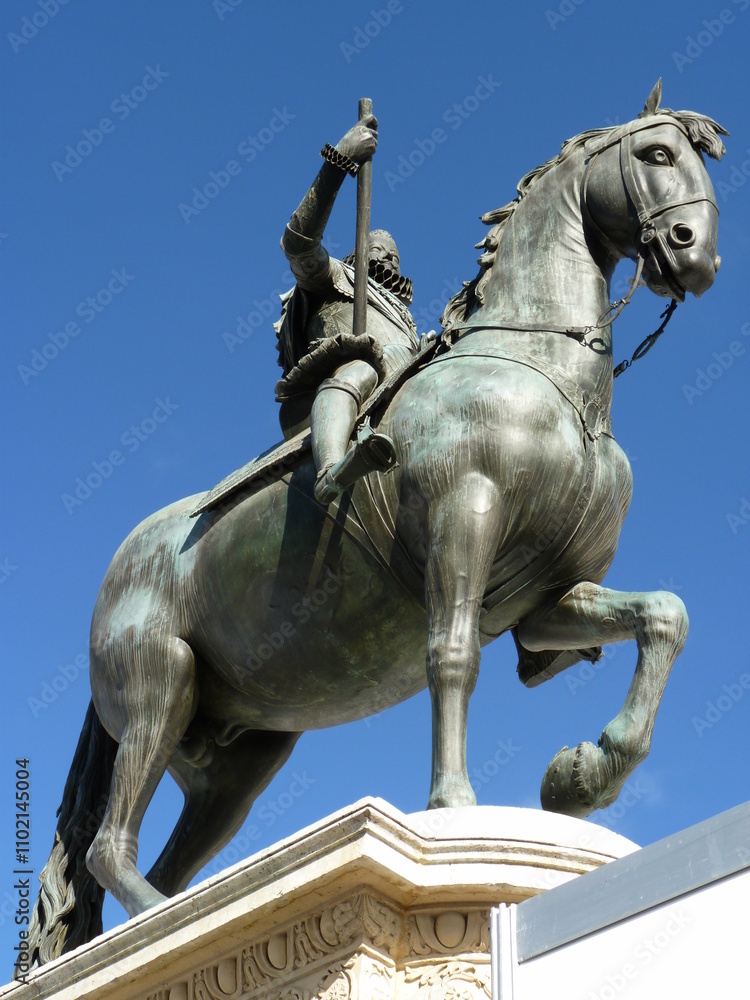 Fototapeta premium Plaza Mayor Madrid Spain horse statue