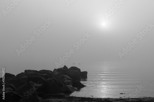 Trauer Stimmung am Meer, Gedenken, Trauerkarte, Abschied, Beisetzung, schwarz weiß photo