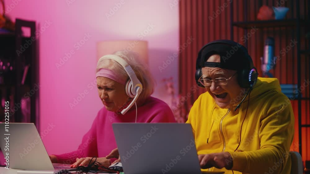 Senior couple plays a multiplayer game on laptops, man triumphs in competition Senior couple plays a multiplayer game on laptops, man triumphs in competition