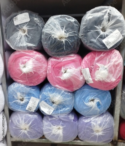 Rollos de tela ordenados