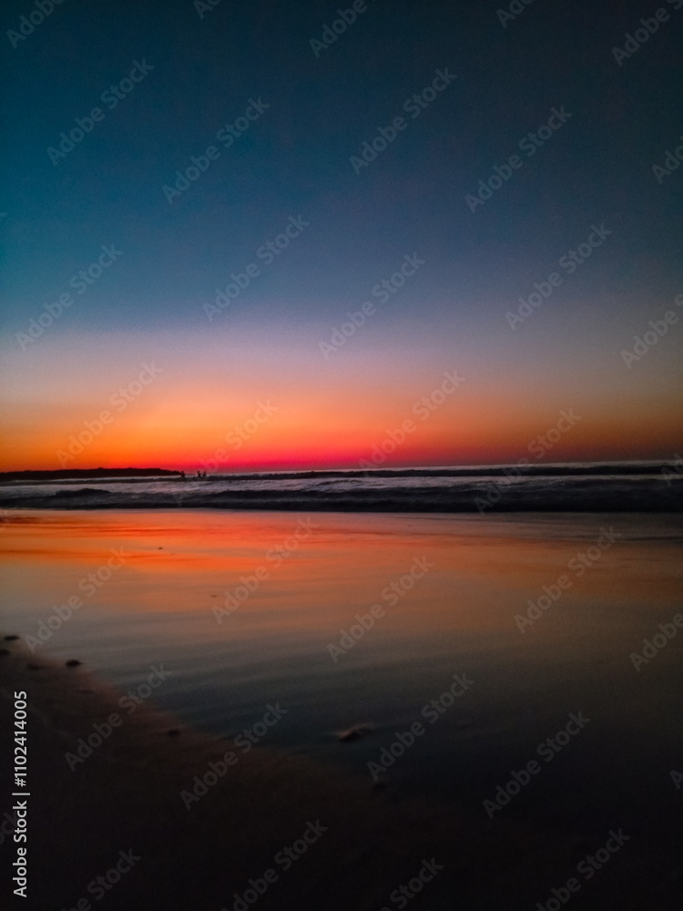 Naklejka premium Atardecer en la playa