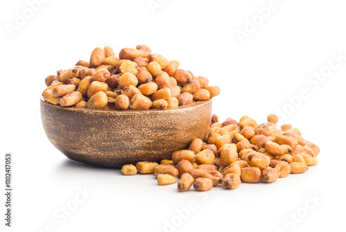 Slika na platnu Roasted salted corn snack in bowl isolated on white background.
