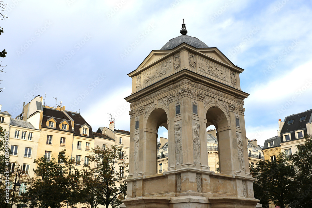 Fototapeta premium Fontaine des innocents à Paris de style classique