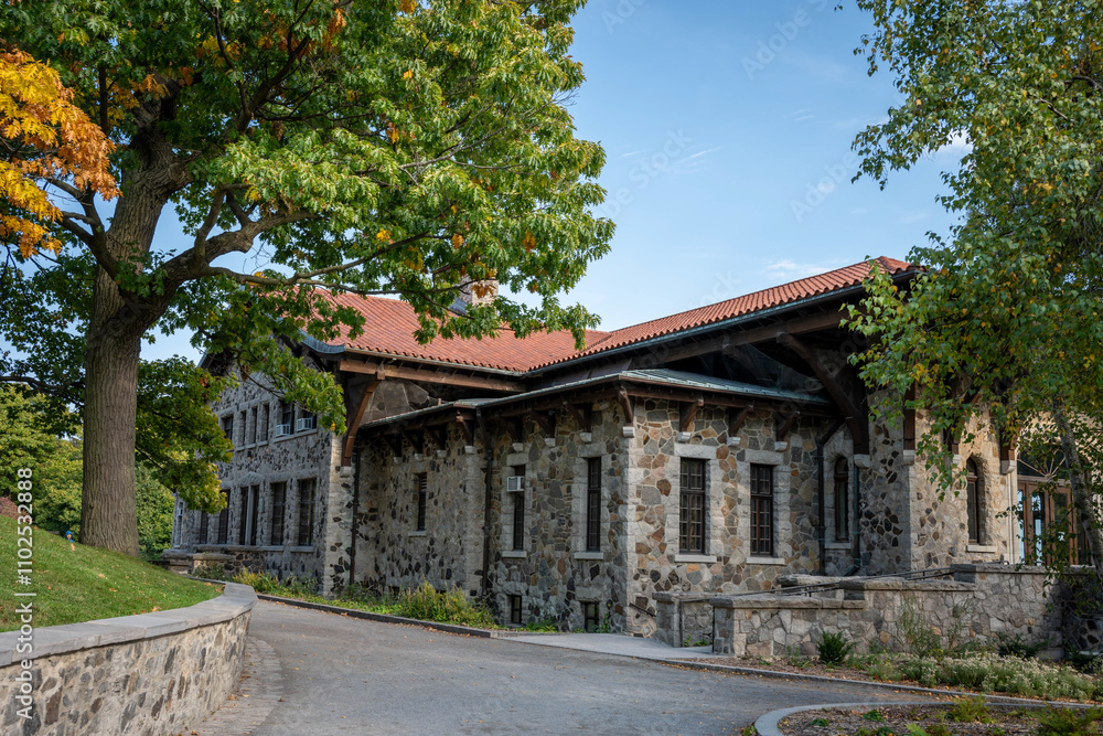 Visit Mont Royal Observatory and its building for Breathtaking Views of Montreal Visit Mont Royal Observatory and its building for Breathtaking Views of Montreal