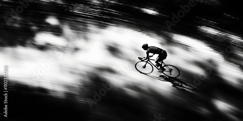 Ciclista subindo uma ladeira