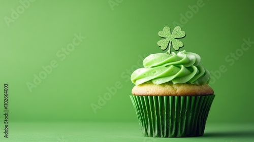 Wallpaper Mural Green Cupcake with Shamrock Decoration for Celebrations Torontodigital.ca