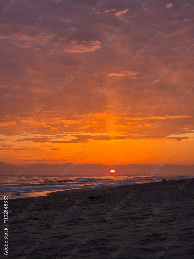 Fototapeta premium sunrise over the sea