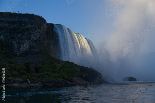 Obraz na płótnie Niagara Falls - Bridal Veil from Boat w salonie