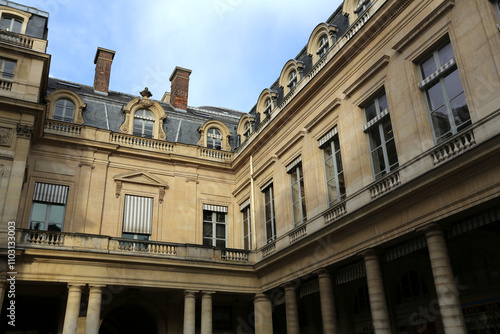 Entrée du domaine National du Palais-Royal