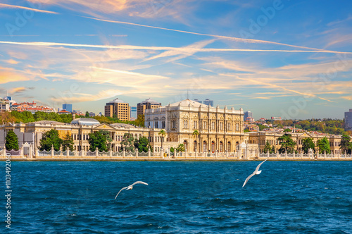 Obraz na płótnie Dolmabahce Palace in the Bosphorus, sunset view, Istanbul, Turkey w salonie