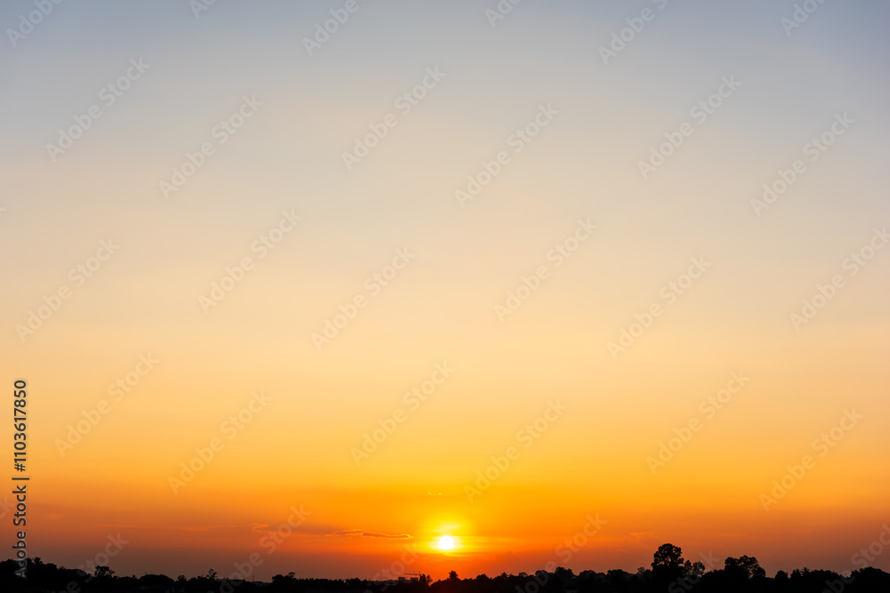 Naklejka premium Panoramic beautiful sunset sky, Cloud in twilight - nature background