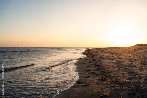 Sonnenaufgang am Naturstrand in Schillig, Wangerland, November 2024