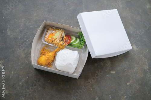 Fotografia Serving boxed rice in a white cardboard box or paper box