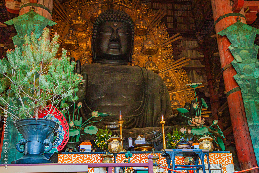 Obraz premium Japan Nara Tōdai-ji Temple inside (Buddha)