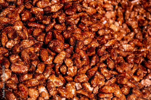 Tableau sur toile roasted caramelized almonds