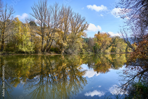 Reflejo otoñal en el Rio Duero