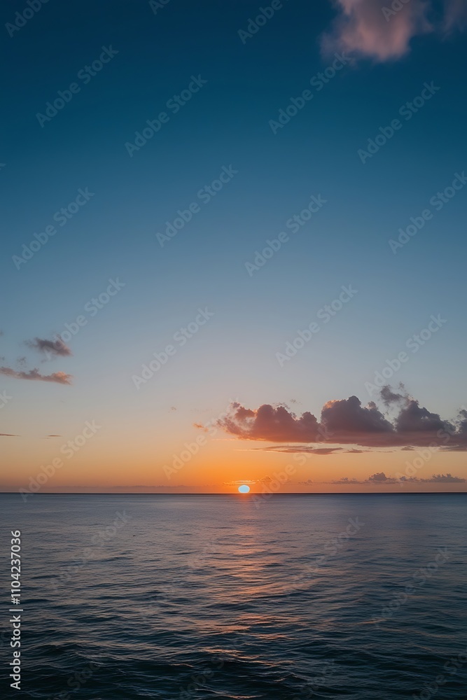 Naklejka premium Beautiful landscape of a sunset over the ocean