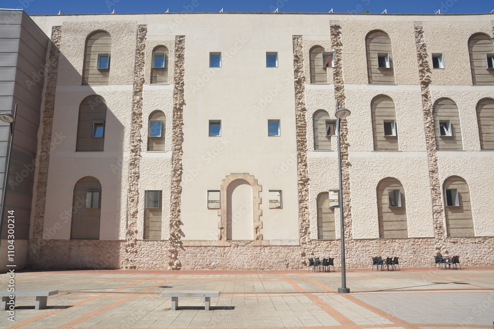 Edificio de piedra antiguo rehabilitado